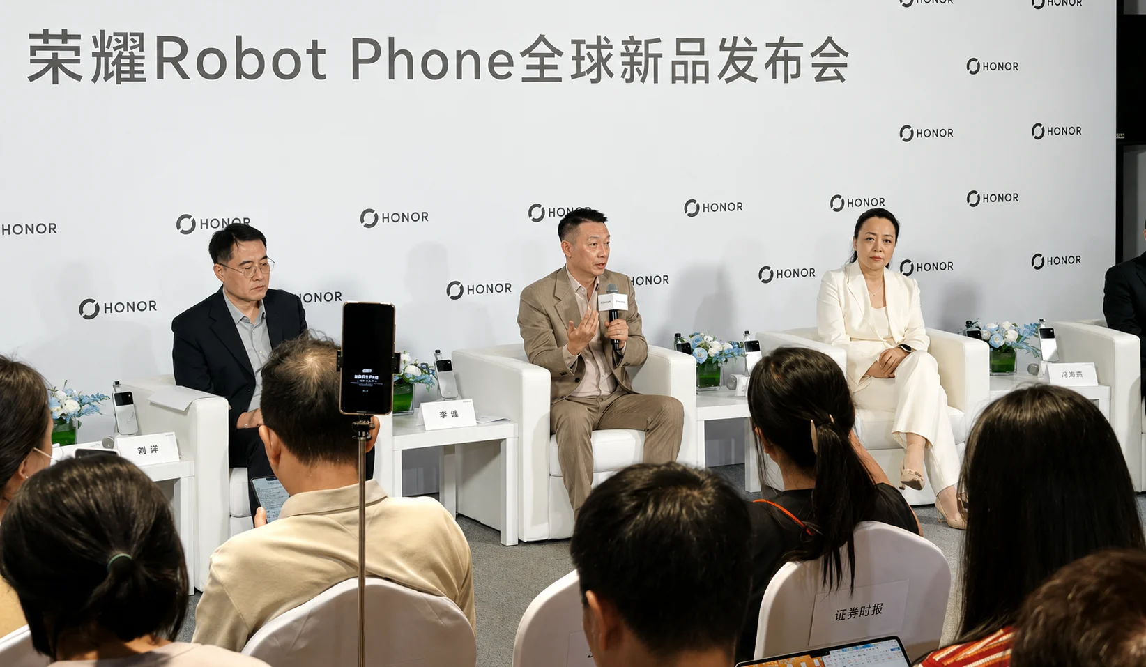 Honor CEO Li Jian confirms Magic 9 series launch date