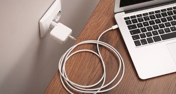 آیا شارژر لپ‌تاپ برای شارژ گوشی هوشمند ایمن است؟ همه چیز درباره سازگاری USB-C