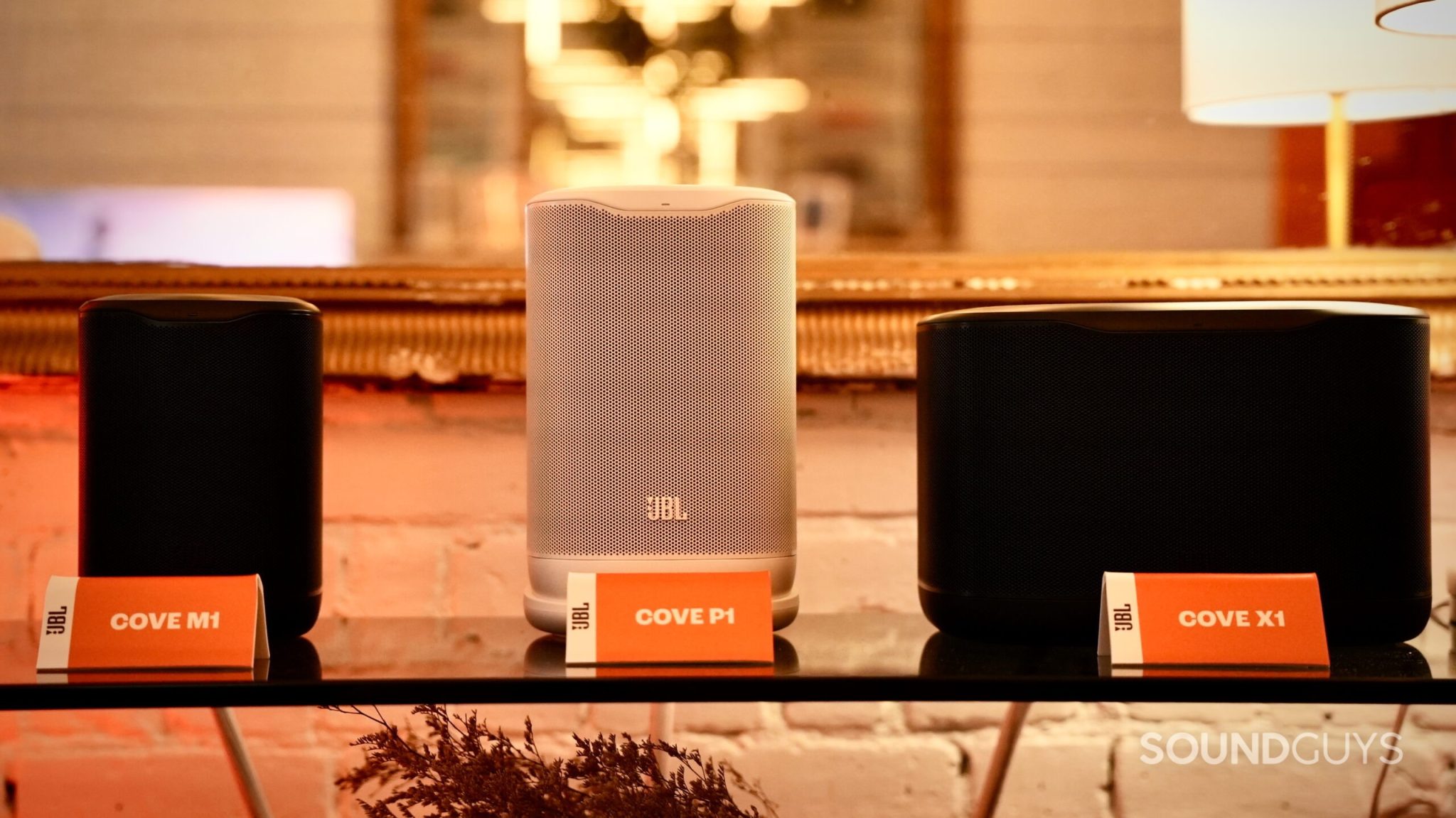 اسپیکرهای JBL Cove در دو رنگ مشکی و سفید