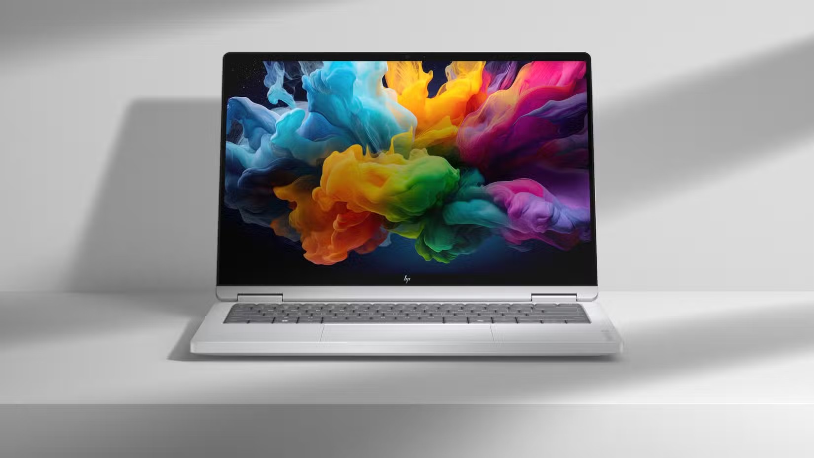 اچ‌پی OmniBook X 14 لپ‌تاپ باریک با هوش مصنوعی RTX Spark