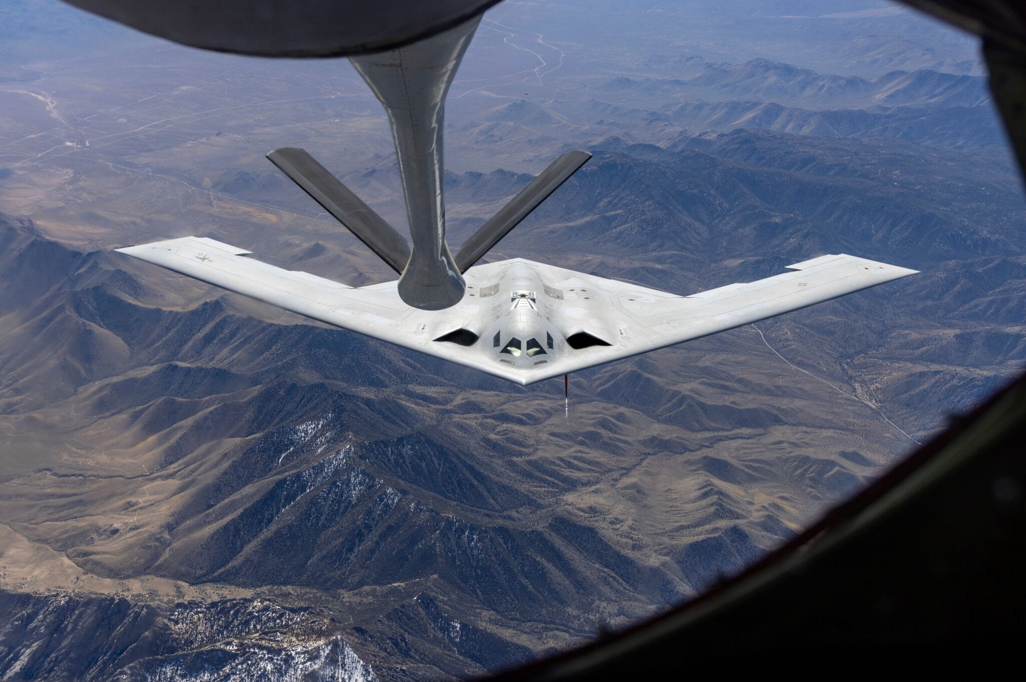 تصویر گرافیکی از بمبافکن پنهانکار B-21 ریدر آمریکا