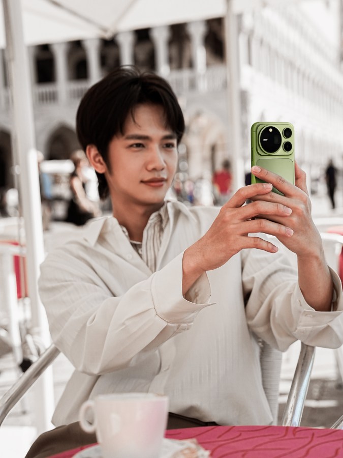 آنر مجیک ۹ پرو مکس در جشنواره ونیز
