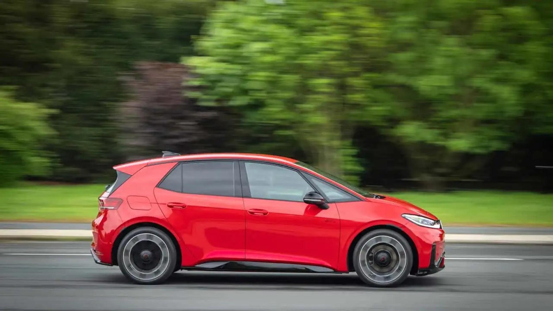نمای عقب و جانبی ID.3 GTI قرمز