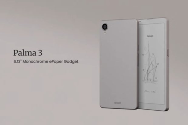 کتابخوان جیبی Boox Palma 3 در دست کاربر