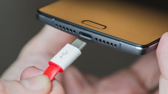 کابل‌های USB نوع C شرکت وان پلاس را نباید خرید